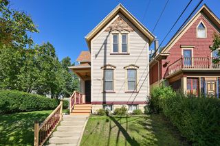 216 E Garfield AVENUE, Milwaukee, WI 53212