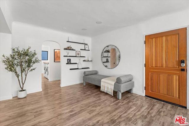 4104 Saugus Avenue, Sherman Oaks, CA 91403