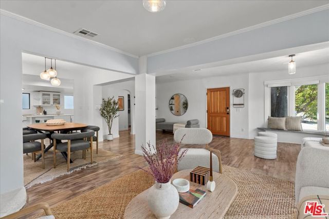 4104 Saugus Avenue, Sherman Oaks, CA 91403