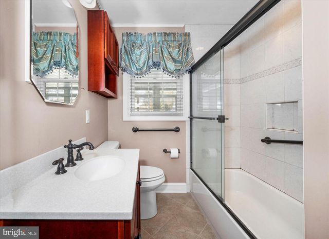 2515 WOODVIEW DR, Wilmington, DE 19808