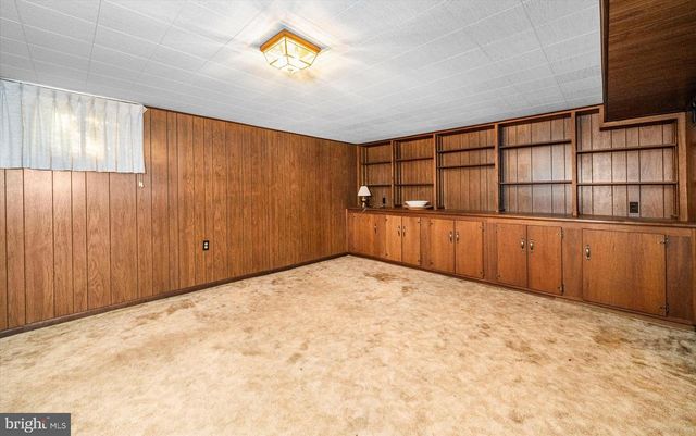 2515 WOODVIEW DR, Wilmington, DE 19808