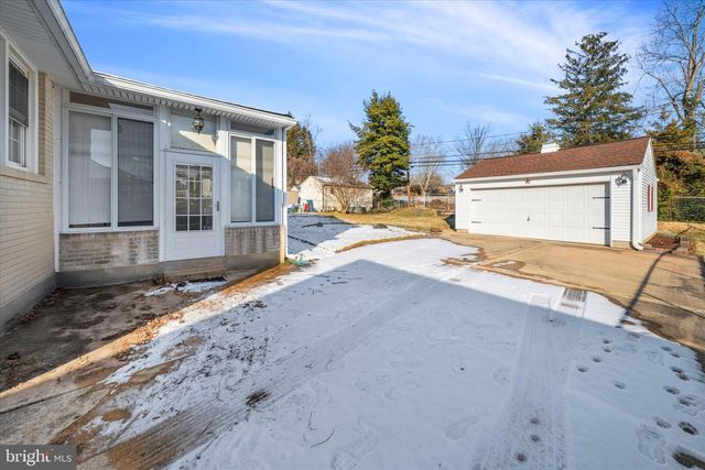 2515 WOODVIEW DR, Wilmington, DE 19808