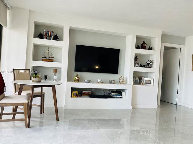 1450 Brickell Bay Dr 1602, Miami, FL 33131