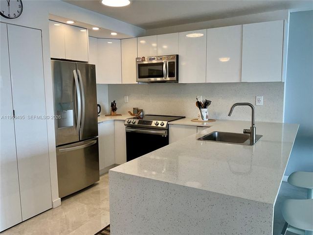 1450 Brickell Bay Dr 1602, Miami, FL 33131