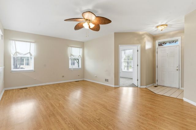 21520 Victory Lake Way 21520, Crest Hill, IL 60403