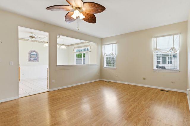 21520 Victory Lake Way 21520, Crest Hill, IL 60403