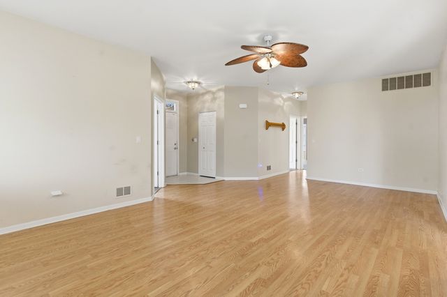 21520 Victory Lake Way 21520, Crest Hill, IL 60403