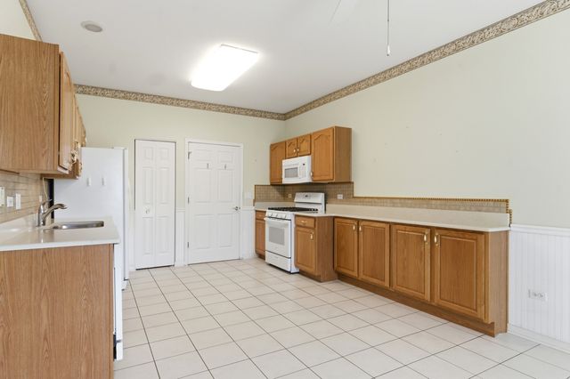 21520 Victory Lake Way 21520, Crest Hill, IL 60403