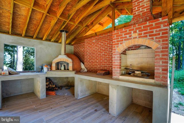 2299 MOUNTAIN RD, Haymarket, VA 20169