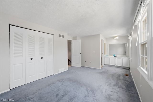 7396 S Chestnut Commons Drive, Mentor, OH 44060