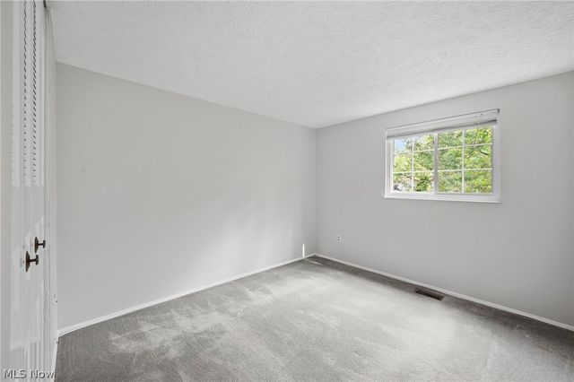 7396 S Chestnut Commons Drive, Mentor, OH 44060