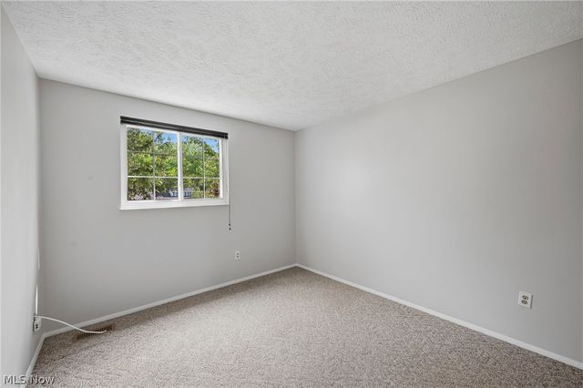7396 S Chestnut Commons Drive, Mentor, OH 44060