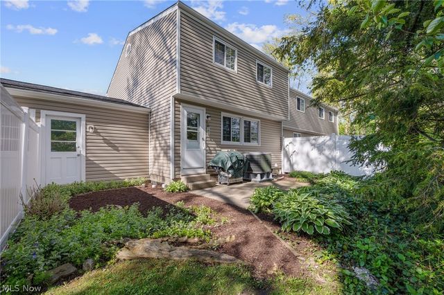 7396 S Chestnut Commons Drive, Mentor, OH 44060