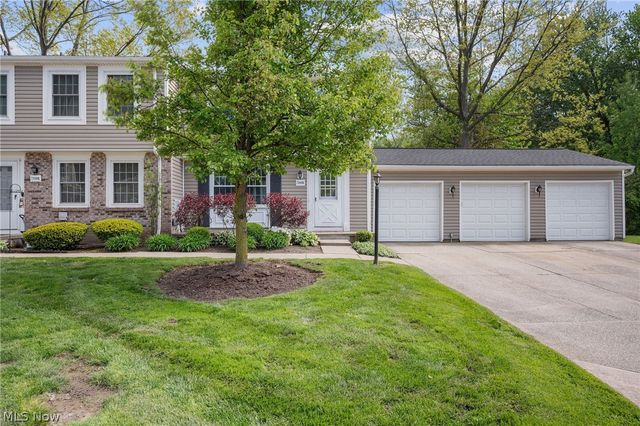 7396 S Chestnut Commons Drive, Mentor, OH 44060