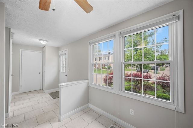 7396 S Chestnut Commons Drive, Mentor, OH 44060