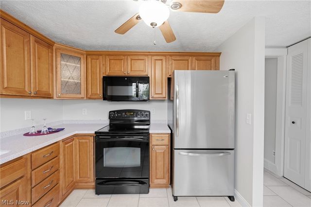 7396 S Chestnut Commons Drive, Mentor, OH 44060