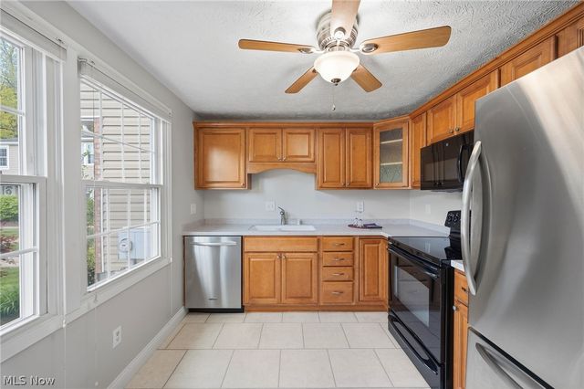 7396 S Chestnut Commons Drive, Mentor, OH 44060