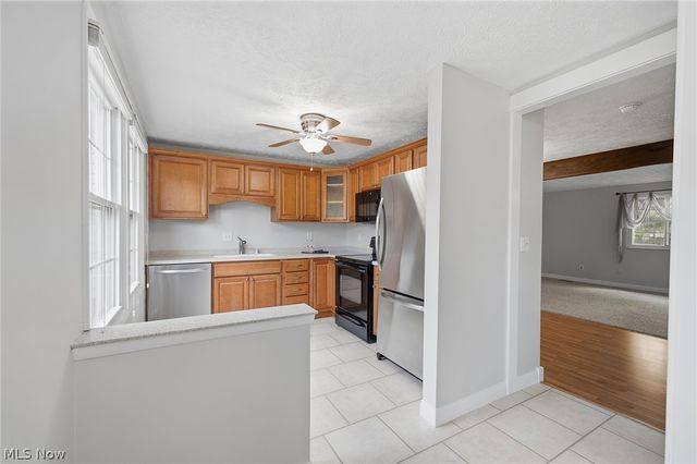 7396 S Chestnut Commons Drive, Mentor, OH 44060