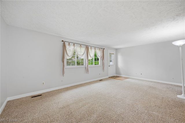 7396 S Chestnut Commons Drive, Mentor, OH 44060