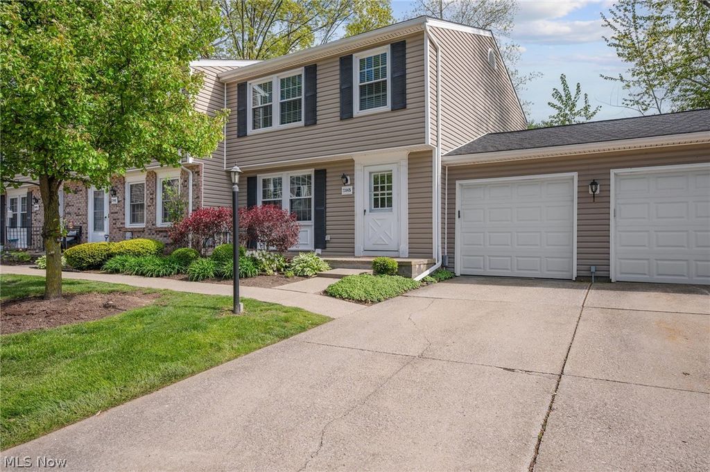 7396 S Chestnut Commons Drive, Mentor, OH 44060