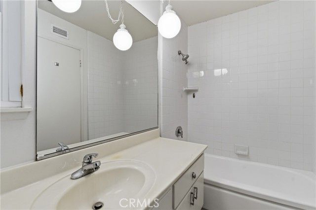 26136 Veva Way, Calabasas, CA 91302