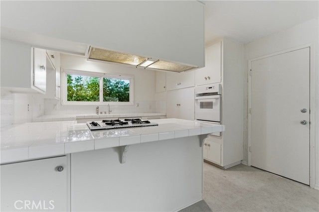 26136 Veva Way, Calabasas, CA 91302