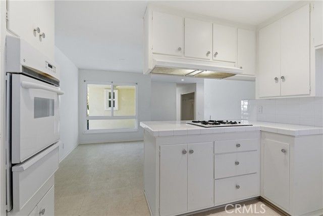 26136 Veva Way, Calabasas, CA 91302