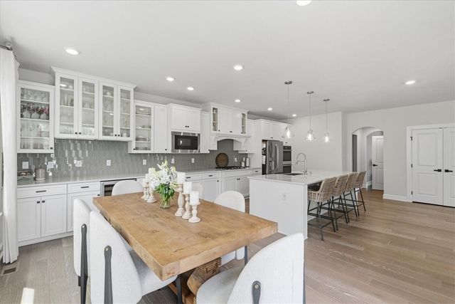 300 Crest Ln, Adams Twp, PA 16046