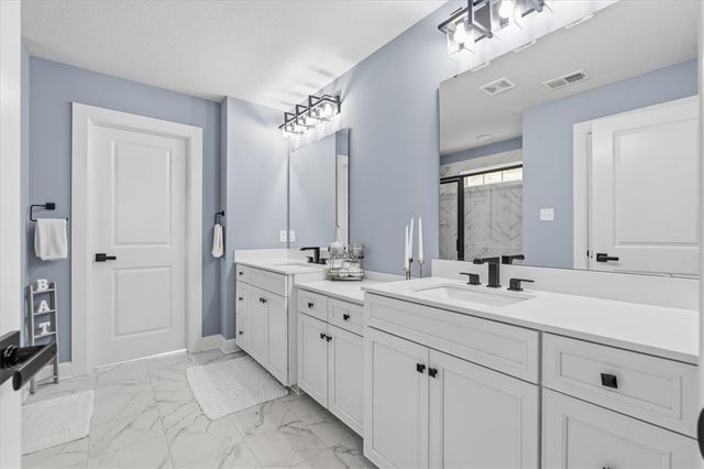 300 Crest Ln, Adams Twp, PA 16046