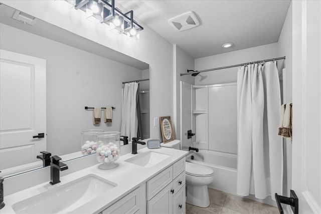 300 Crest Ln, Adams Twp, PA 16046