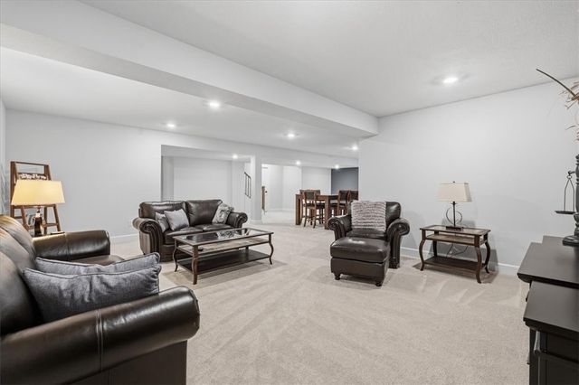300 Crest Ln, Adams Twp, PA 16046