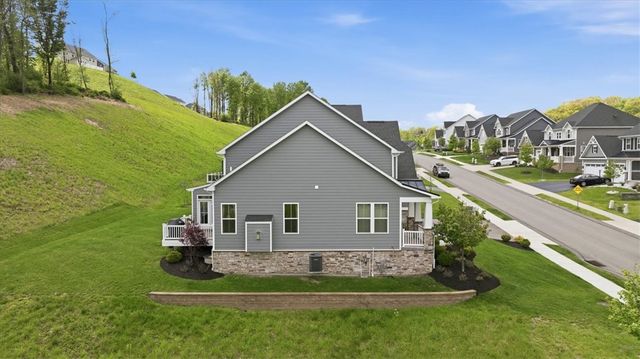 300 Crest Ln, Adams Twp, PA 16046