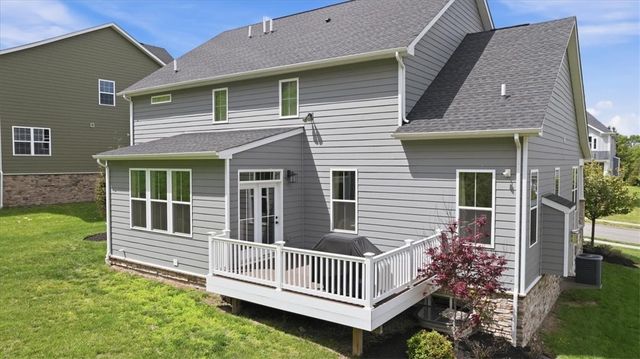 300 Crest Ln, Adams Twp, PA 16046