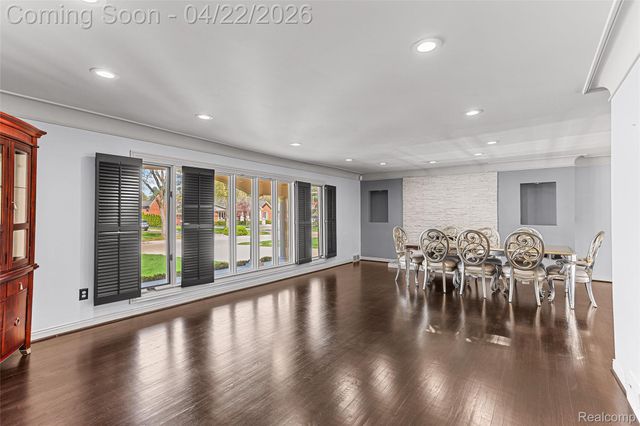 409 Crescent Drive, Dearborn, MI 48124