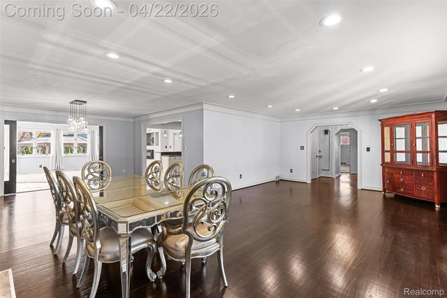 409 Crescent Drive, Dearborn, MI 48124