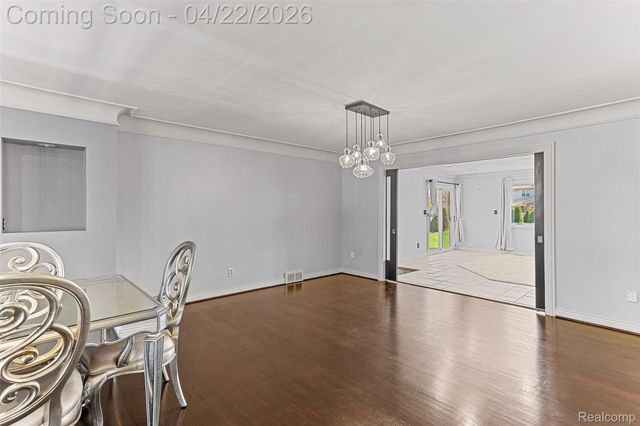 409 Crescent Drive, Dearborn, MI 48124