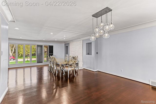 409 Crescent Drive, Dearborn, MI 48124