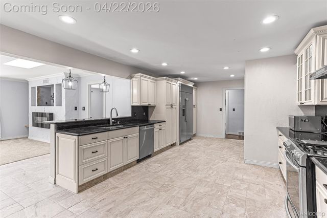 409 Crescent Drive, Dearborn, MI 48124