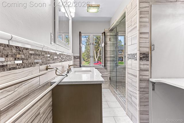 409 Crescent Drive, Dearborn, MI 48124