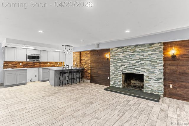 409 Crescent Drive, Dearborn, MI 48124