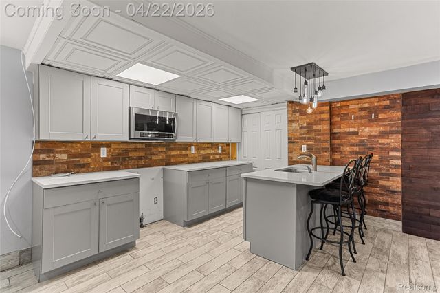 409 Crescent Drive, Dearborn, MI 48124