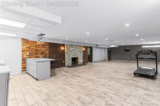 409 Crescent Drive, Dearborn, MI 48124