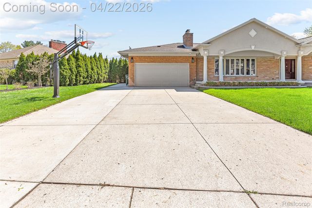 409 Crescent Drive, Dearborn, MI 48124