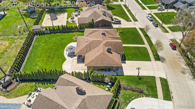 409 Crescent Drive, Dearborn, MI 48124
