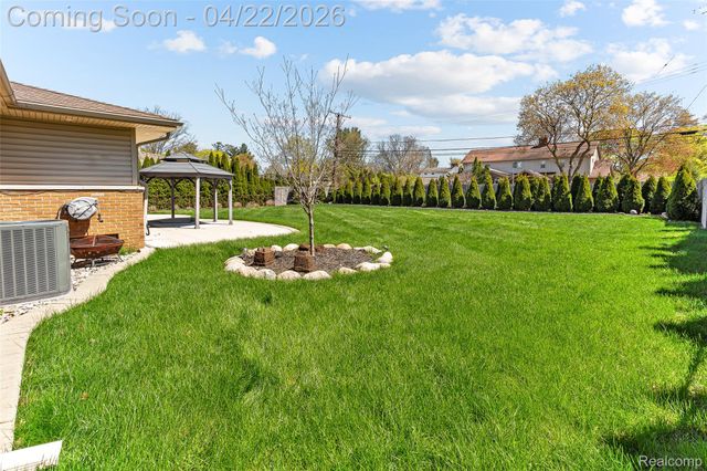409 Crescent Drive, Dearborn, MI 48124