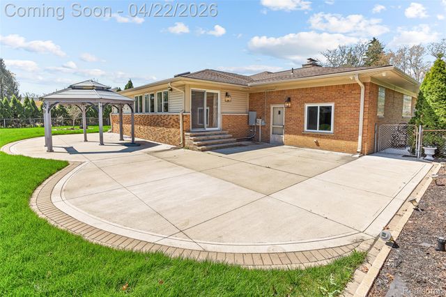 409 Crescent Drive, Dearborn, MI 48124