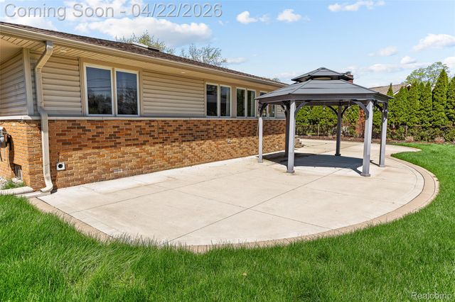 409 Crescent Drive, Dearborn, MI 48124