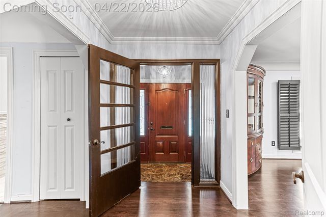 409 Crescent Drive, Dearborn, MI 48124