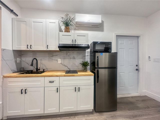 15400 SW 169th Ln Side, Miami, FL 33187