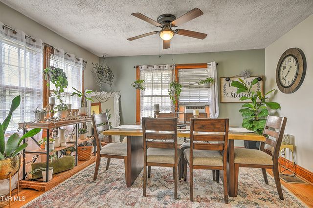 200 & 202 West Main Street, Mount Carmel, TN 37645